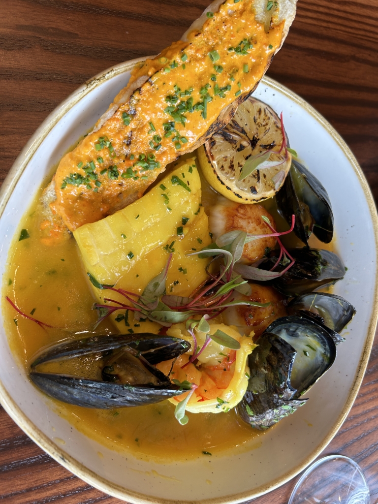 Entrée: bouillabaisse